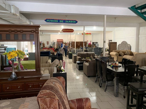 Imagen 4 de 12 de En Venta Local Comercial Muy Grande Y Centrico Enfrente De Plaza Santuario