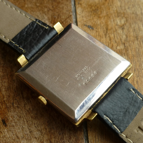 Imagen 2 de 6 de Silvana Tv Rectangular Antiguo Oro Enchape Reloj 28221swt