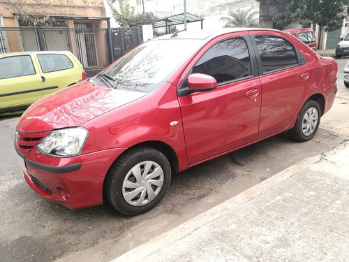 Toyota Etios Xs 1.5 6m/t Sedan 4 Puertas 2017
