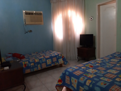Imagen 17 de 26 de Casa De Niveles En Urbanización Los Olivos. Amplios Espacios Con Fuente Área Social