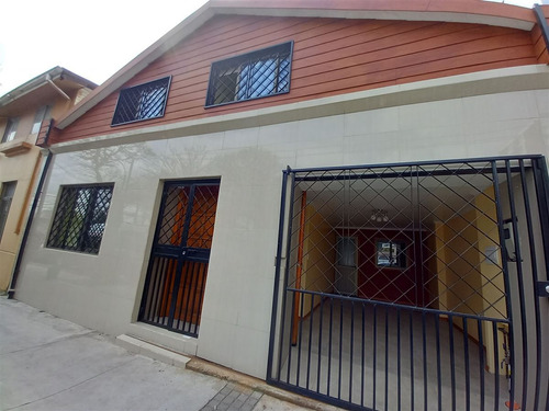 Casa En Venta De 7 Dorm. En Concepción