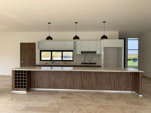 Residencia En Venta En Punta Tiburón Marina & Golf En La Riviera Veracruzana, 4 Recámaras Cada Una Con Baño, Alberca, Cuarto De Servicio