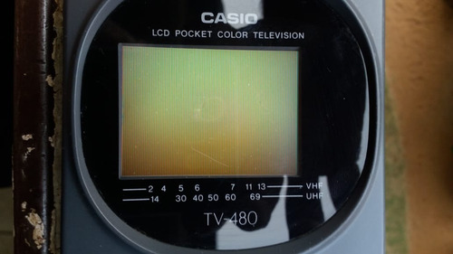 Mini Tv Casio Tv-480 De Bolso Analógica Ligando