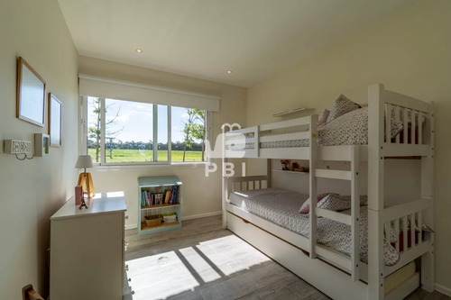 Casa 6 Dormitorios En Laguna De Los Cisnes, Punta Ballena - Ref : Pbi2871