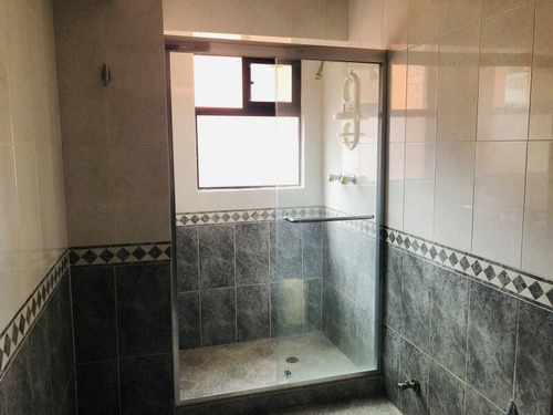 Imagen 10 de 12 de Venta De Amplio Pent House En La Trigaleña Valencia. Código 440181