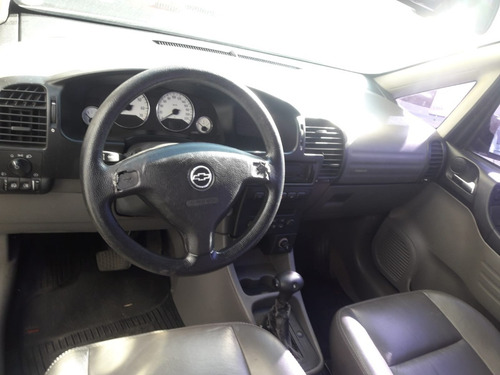 Imagem 9 de 13 de Chevrolet Zafira Elegance 2.0 Aut. Cor Prata 2005 7 Lugares