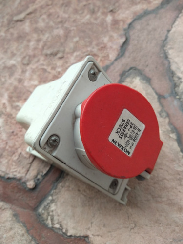 Toma Trifasico Para Pared  ( 16a / 380-440v )