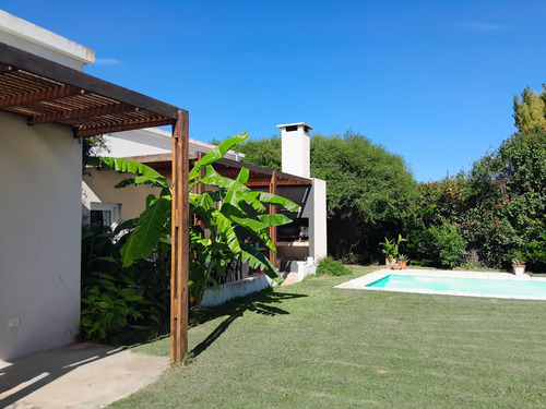 Casa 4 Ambientes En Venta Barrio San Alfonso, Pilar Del Este