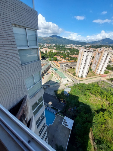 Imagen 4 de 14 de Yosmar Y Fernando Venden Apartamento En Res. Iceberg En Jardin Mañongo.