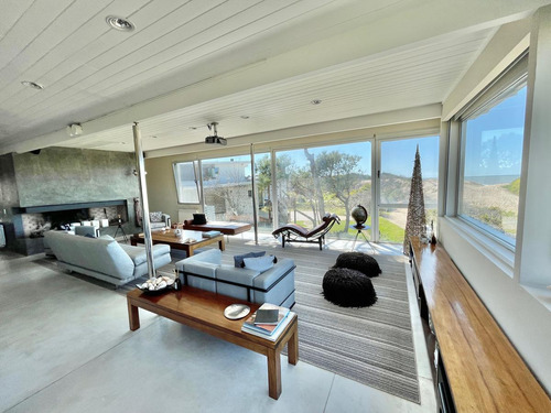 Moderna Casa En Venta Y Alquiler En Cariló Con Vista Al Mar.