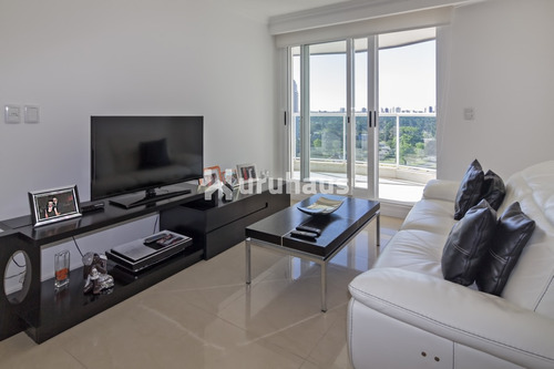 Apartamento En Venta Y Alquiler En Mansa Punta Del Este, 2 Dormitorios, 3 Baños