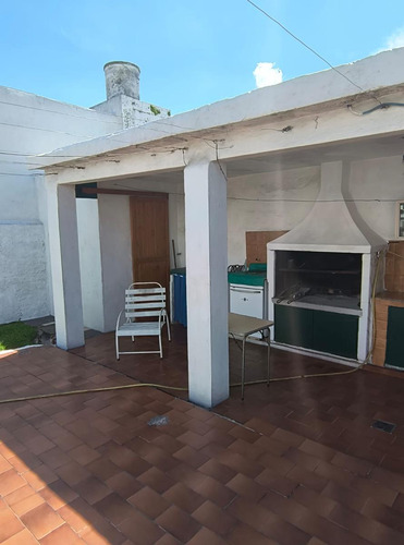 Casa En Venta - 2 Dormitorios 2 Baños - 275mts2 - Tolosa