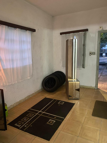 Venta Casa 2 Dormitorios, Muy Amplia, Linda Y Bien Ubicada A Pocas Cuadras De 8 De Octubre. Zona Maroñas.