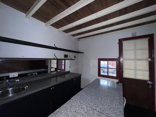 Departamento En Alquiler Con Patio, Bernal. Sin Expensas