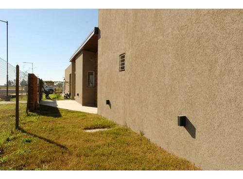 Imagen 2 de 17 de Casa De 3 Dormitorios A Estrenar