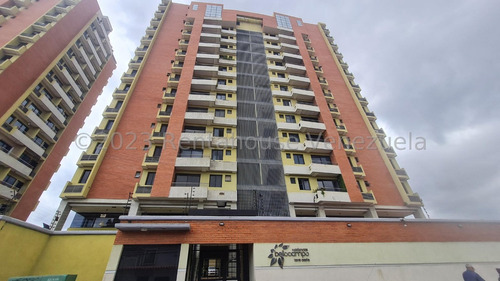  Sp  Apartamento Con Amplios Espacios, Balcon Y Mas En  Venta En  El Centro,  Barquisimeto  Lara, Venezuela. 3 Dormitorios  3 Baños  102 M² 