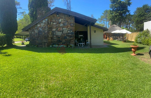 Hermosa Casa En Barrio Beverly Hills Punta Del Este.-ref:3008