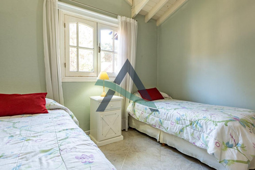 Casa 5 Ambientes C/ Dependencia. Venta Pinamar