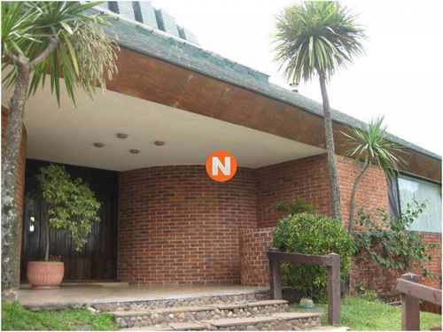 Casa En Venta, Cantegril, Punta Del Este, 5 Dormitorios.- Ref: 208995