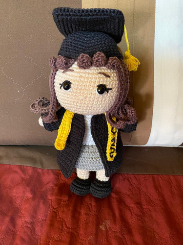 Muñeca Graduación Amigurumi