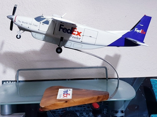 Cessna 208b Caravan Fedex Modelo De Escritorio A Escala
