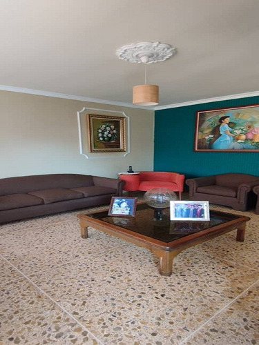 Lm Vende Casaquinta En Urb. Parque Trigal. Trigal Centro, Valencia.