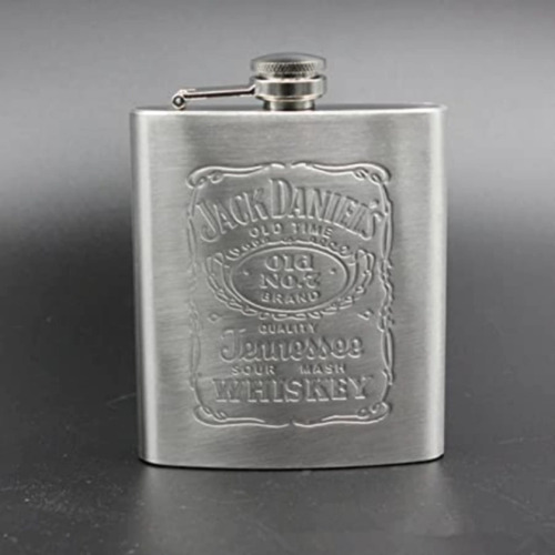 Imagen 3 de 10 de Petaca Acero Inoxidable Decorada Souvenir Whisky Bebida