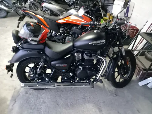 Royal Enfield Meteor 350 Modelo 2025. Único Dueño.