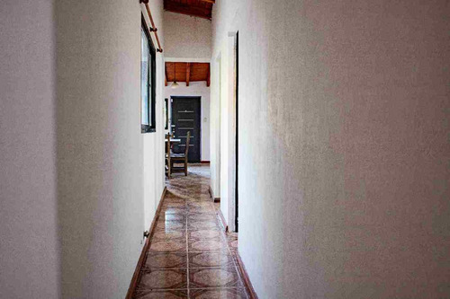 Casa De 2 Dormitorios Con Pileta En Venta - Roldan