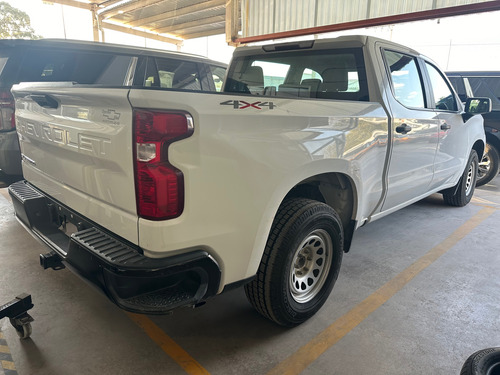Chevrolet Silverado 4.3 WT DOBLE CAB 4x4