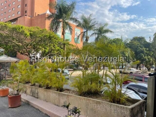 25-22015 Se Alquila Hermoso Apartamento Totalmente Remodelado