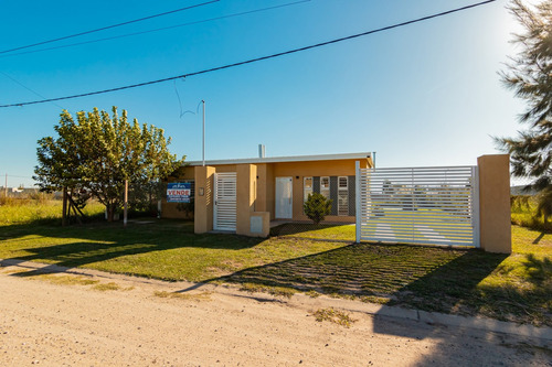 Acequias Del Aire: Venta Casa 2 Dom Con Piscina