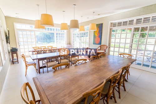 Imagen 22 de 30 de Mansión De Estilo Clásico En Venta En El Corazón De Beverly Hills.