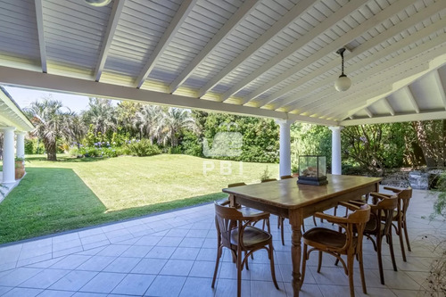 Casa De 6 Dormitorios En Solana, Punta Ballena - Ref : Pbi235
