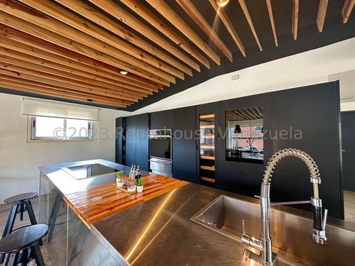 Lujoso Penthouse Ubicado En Los Naranjos De Las Mercedes. #24-15045
