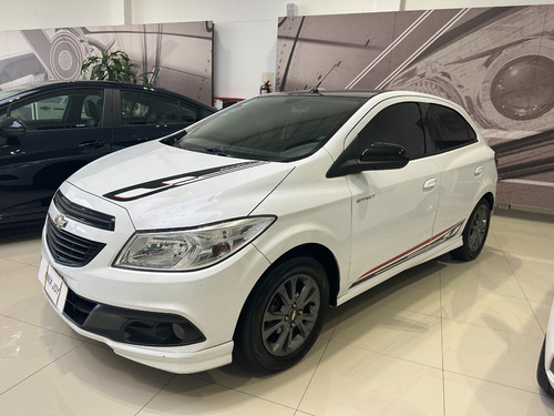 Imagen 2 de 17 de Chevrolet Onix 5puertas 1,4 Effect 2015 - Tm