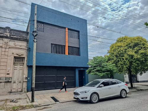 Casa Ecléctica En Zona Céntrica: Estilo, Confort Y Seguridad Para Tu Familia