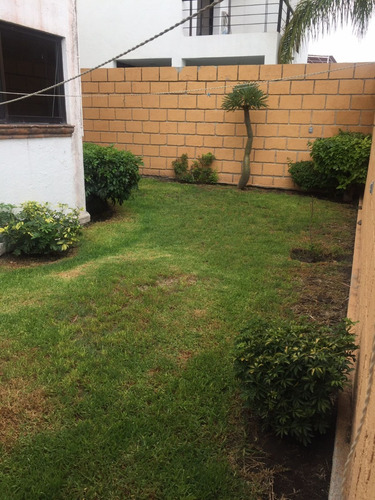 Vendo Casa Amplia, Sala Doble Altura En Juriquilla