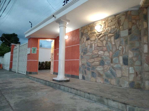Imagen 3 de 30 de Casa En Venta. Urb. Andrés Bello. Maracay