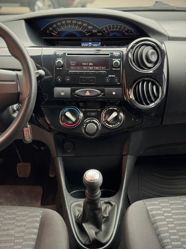 Toyota Etios 1.5 Xs 5 p