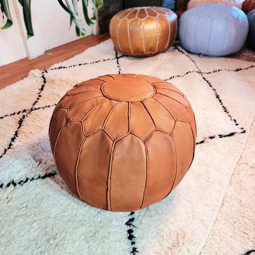 Puff Camel De Cuero Sin Bordados Maima - 100% Cuero