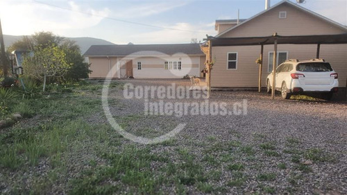 Casa En Arriendo En Sitio Industrial De 4 Dorm. En Tiltil