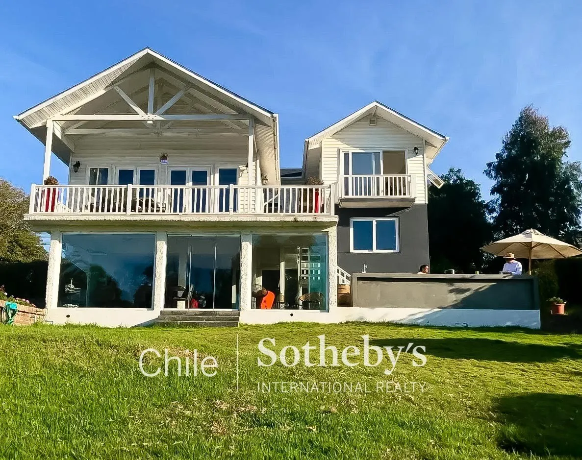 Imagen 2 de 23 de Moderna Casa De 2 Pisos, Con Pisicina, Y Vista Al Río Y Mar