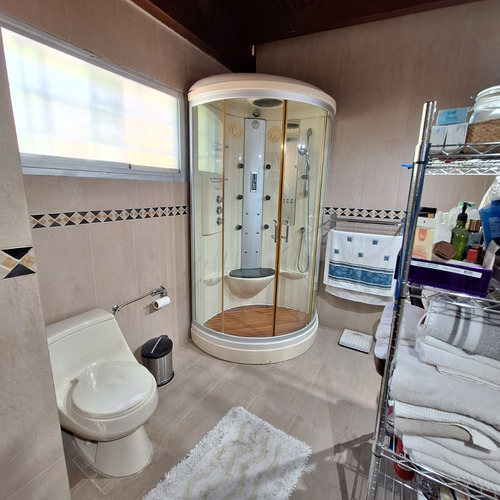 Vendo Bello Apartamento Colinas De Bello Monte. 345 Mts2 Parte Alta. Duplex. Edificio De 3 Pisos. 4 Hab. 4 Puestos Est.