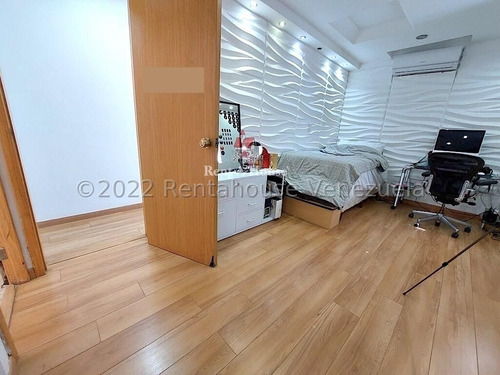 Imagen 23 de 30 de Casa_en_venta_en_caracas_en_alto-hatillo_rah-22-27014 Orlando Figueira 04125535289/04242942992