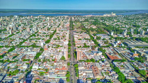 Casa 3 Dormitorios, Cocina Separada, Enorme Jardin, Abasto