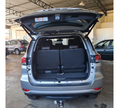 Toyota Hilux SW4 2.8 SRX 4X4 7 LUGARES 16V TURBO INTERCOOLER DIESEL 4P AUTOMÁTICO