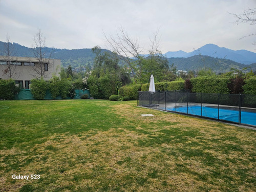 Fantástica Casa En Exclusivo Condominio Valle Escondido.