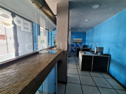 Local Comercial Con Oficinas Y Bodega En Colonia Chulavista Puebla