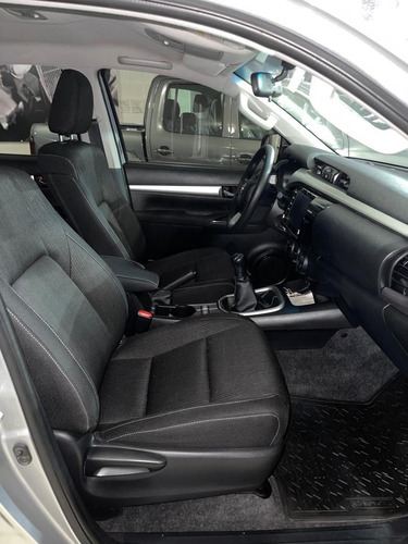 Imagen 9 de 20 de Toyota Hilux 2020 2.8 Cd Sr 177cv 4x4